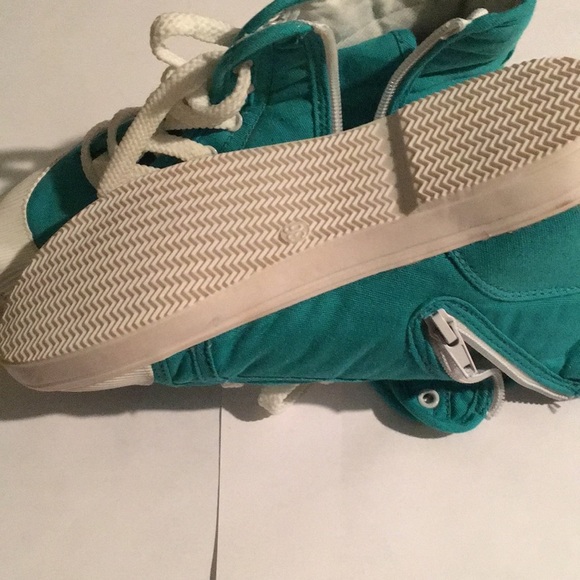 NWOT Script brand new sneakers - Picture 3 of 3